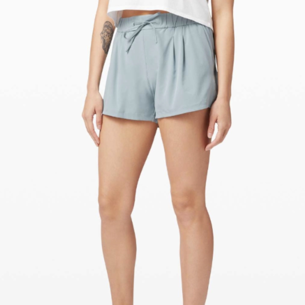 EUC Lululemon Size 4 Stroll at Sundown Short 3"